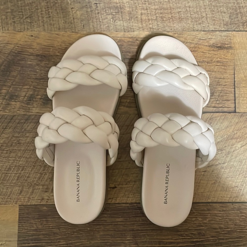 New Banana Republic Soft Braid Slip On Sandals Sz 6